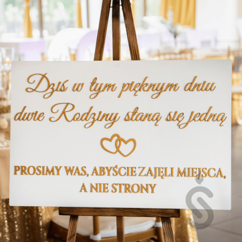 Dziś w tym pięknym dniu dwie Rodziny stają się jedną prosimy was abyście zajęli miejsca, a nie strony - Tablica powitalna Dziś w tym pięknym dniu dwie Rodziny stają się jedną prosimy was abyście zajęli miejsca, a nie strony - Tablica powitalna